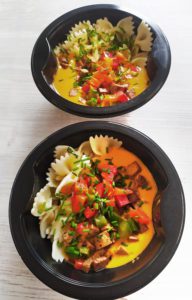 Maďarský perkelts uzeným tofu, těstoviny